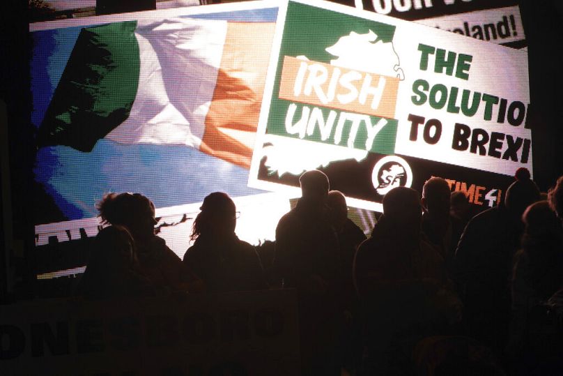 Protestujący z grupy Border Communities Against Brexit organizują demonstrację na irlandzkiej granicy po stronie Republiki Irlandii, w pobliżu Jonesborough, październik 2019 r.