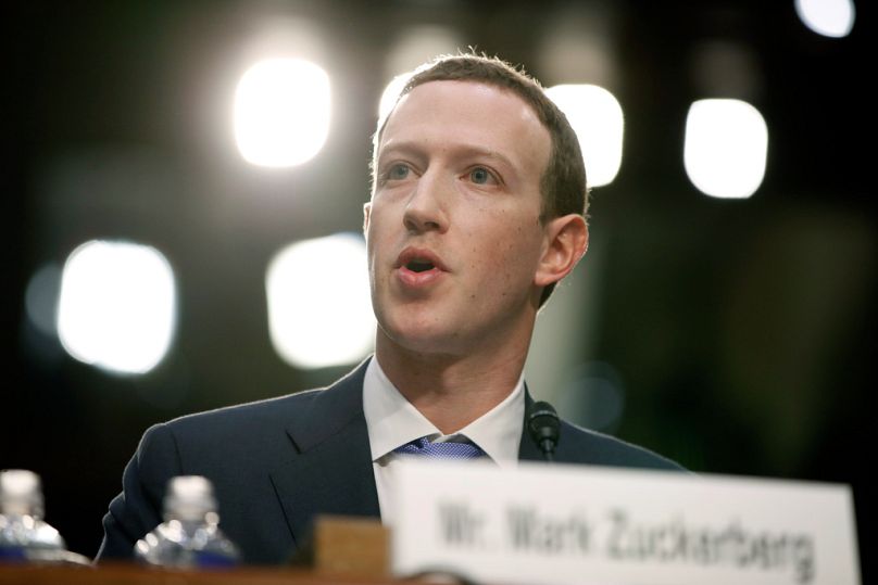 Dyrektor generalny Facebooka Mark Zuckerberg zeznaje w Kongresie USA na temat wykorzystania danych Facebooka do atakowania amerykańskich wyborców w wyborach w 2016 roku.