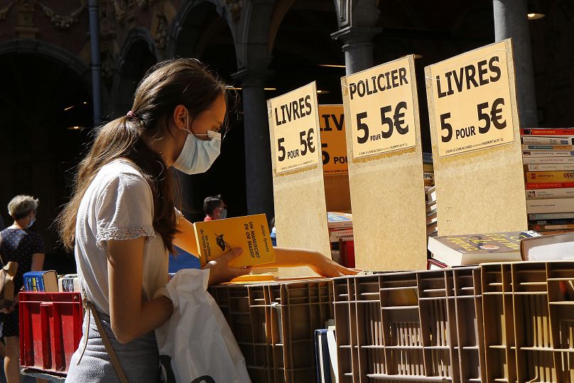 Pandemia Covid-19 miała wpływ na Bouquinistes i obecnie borykają się z kryzysem kosztów życia.