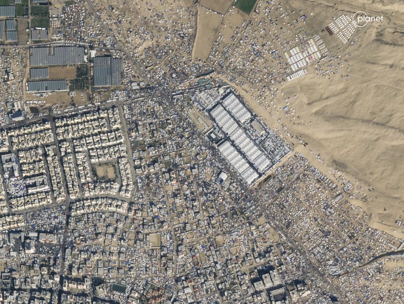 To zdjęcie satelitarne dostarczone przez Planet Labs PBC przedstawia miasto Rafah w południowej Gazie, 14 stycznia 2024 r.
