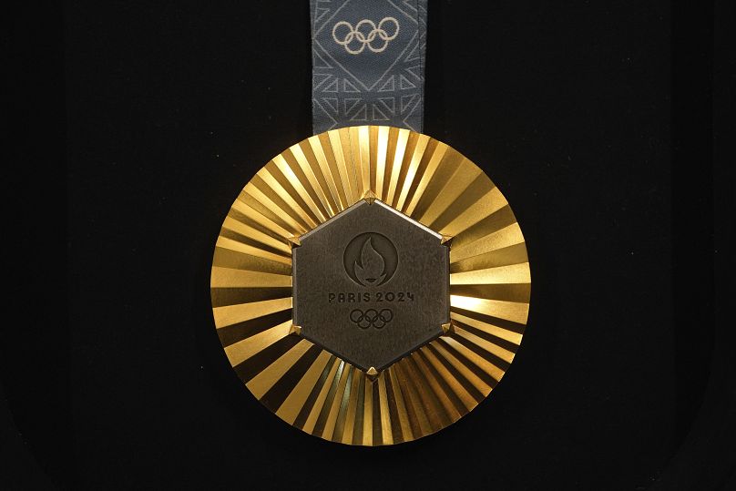 Odsłonięto medale Igrzysk Olimpijskich w Paryżu w 2024 r. z osadzonymi