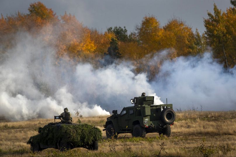Ćwiczenia NATO na zachód od stolicy Wilna, Litwa, sobota, 8 października 2022 r.