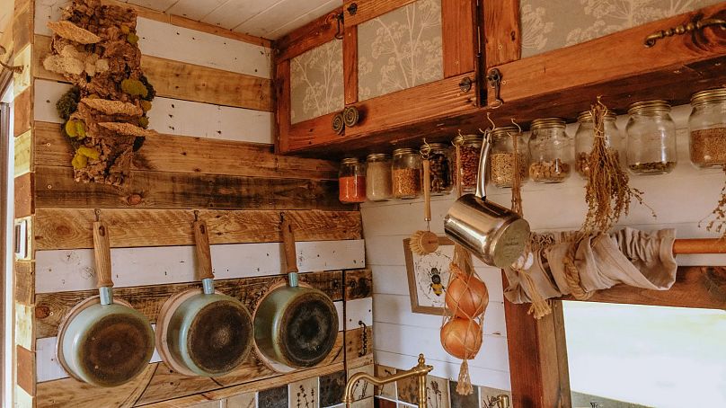 Małżonkowie jedzą zgodnie z porami roku i starannie zarządzają odpadami żywnościowymi.