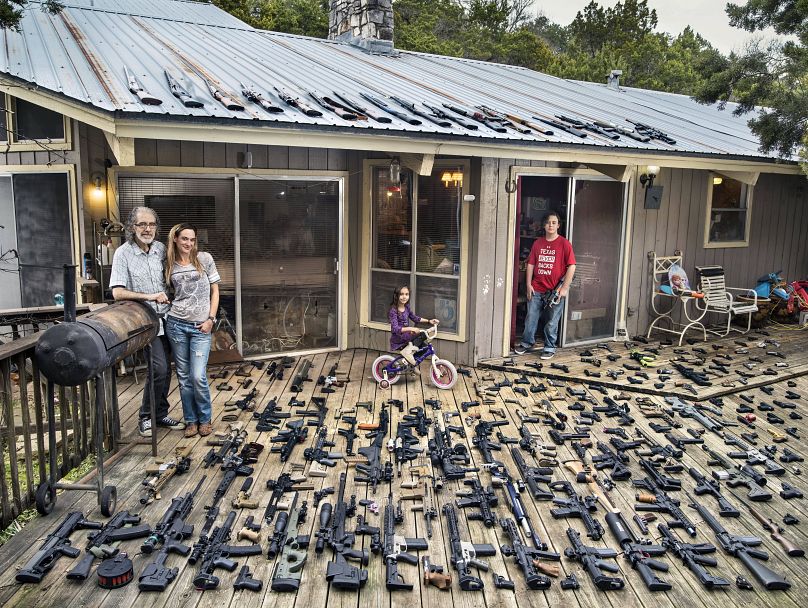 Zdjęcie Gabriele Galimberti przedstawia rodzinę w Teksasie: "Joel, Lynne, Paige i Joshua (44, 43, 5 i 11 lat) – środkowy Teksas, 2021".