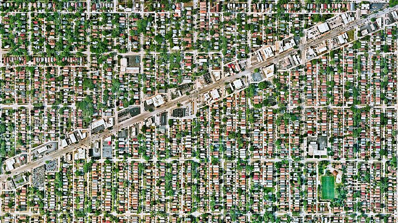 Zdjęcie satelitarne miasta Berwyn w stanie Illinois, stworzone przez Benjamina Granta na potrzeby jego projektu 