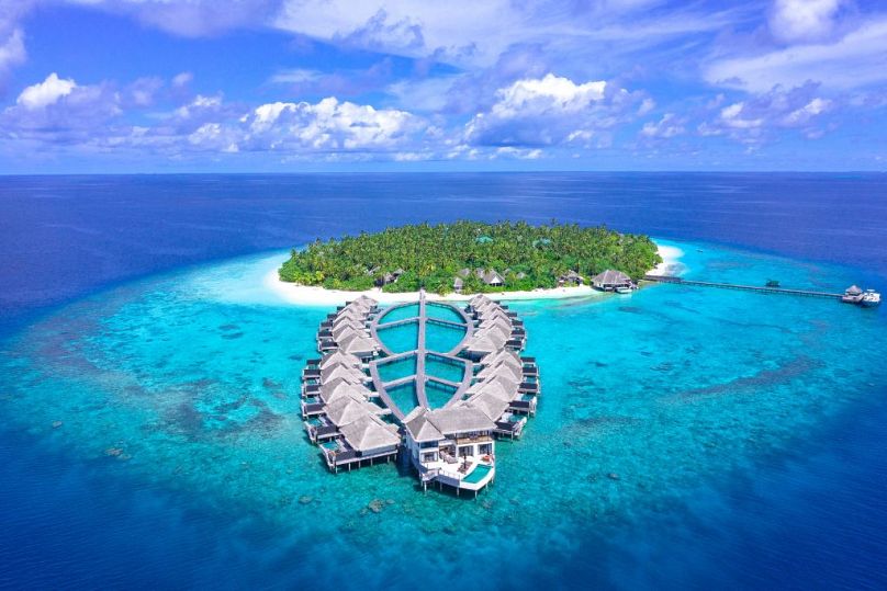 Malediwy słyną z luksusowego kierunku, na który można udać się typu fly-and-flop