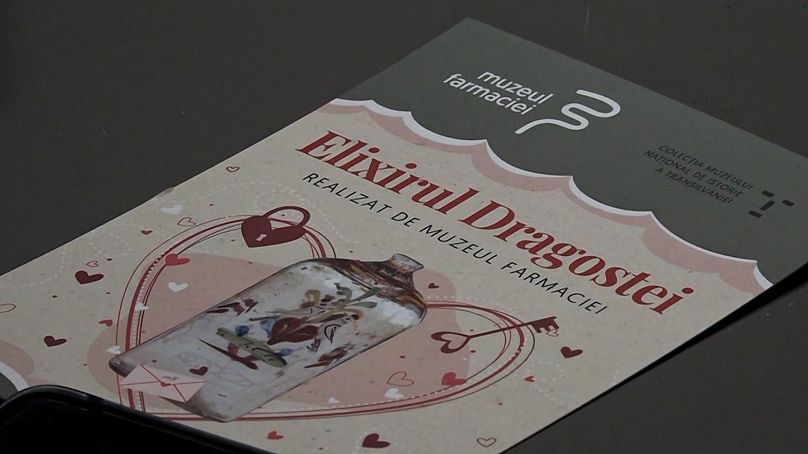 Książka z przepisami na starożytny eliksir miłosny znajdujący się w Muzeum Farmacji