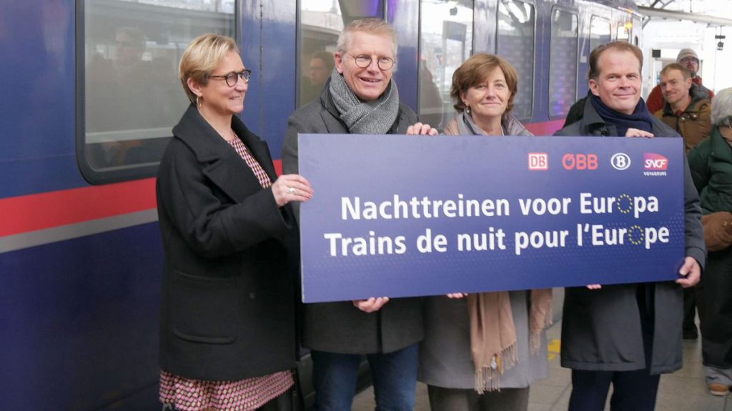 Caption: Minister Georges Gilkinet (second from the left) welcomes the arrival of the new night train coming from Berlin in the Brussels Midi station on 12 December 2023.