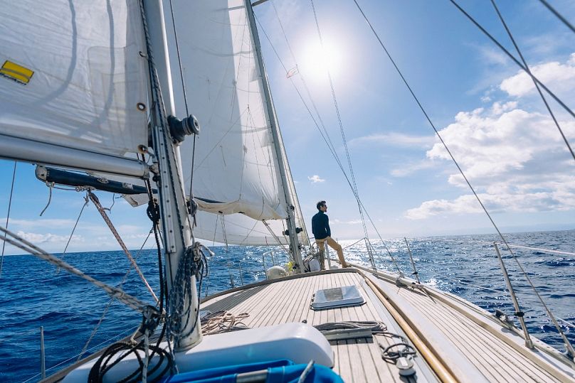 Pietro z Eco Sailors na pokładzie Luna, żaglówki firmy