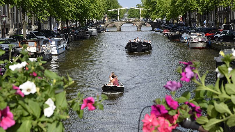 Amsterdam jest piękny wiosną.