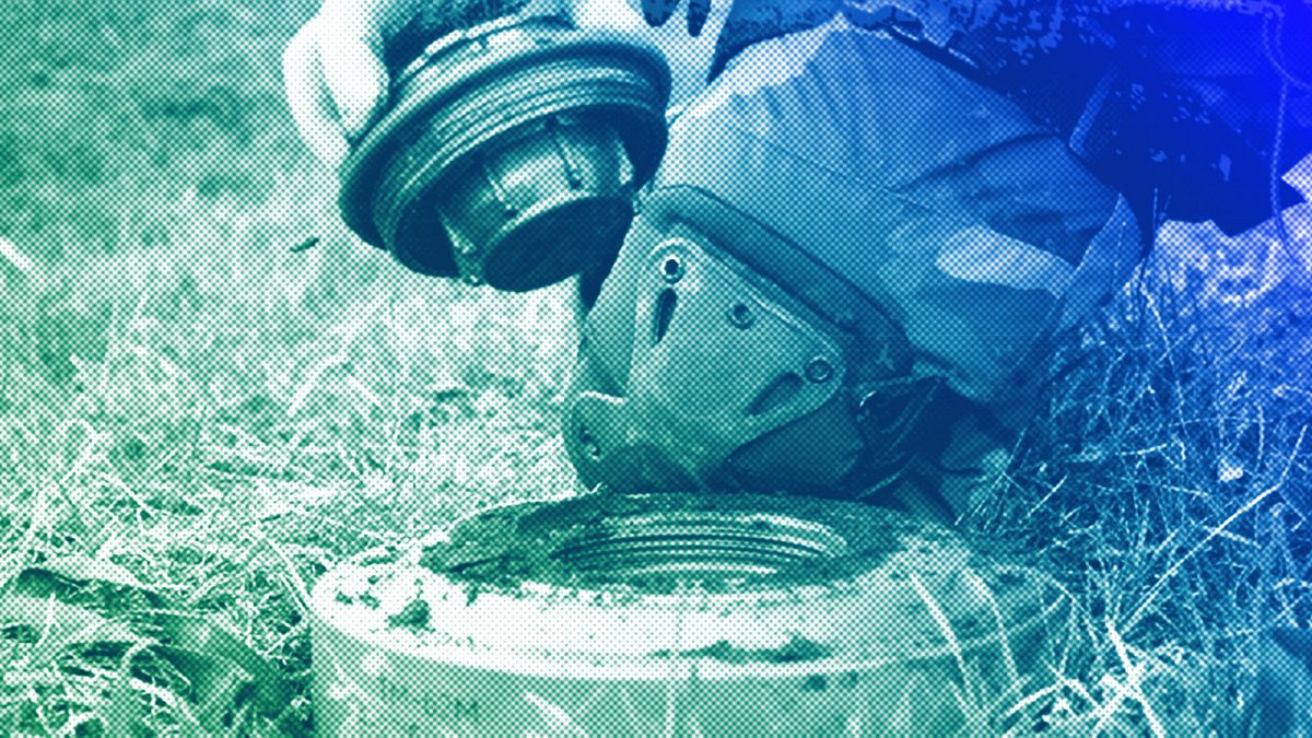 A Ukrainian interior ministry sapper defuses a mine in Irpin, close to Kyiv, April 2022