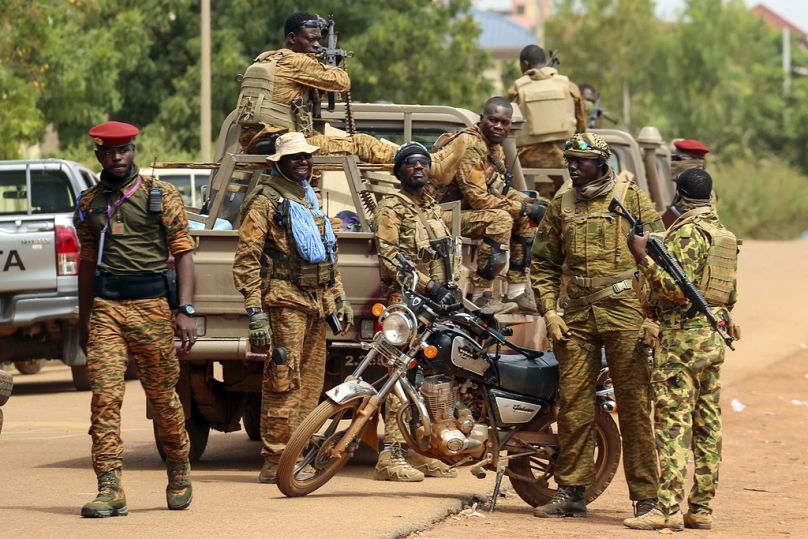 Żołnierze lojalni najnowszemu przywódcy Burkina Faso po zamachu stanu, Ibrahimowi Traore.