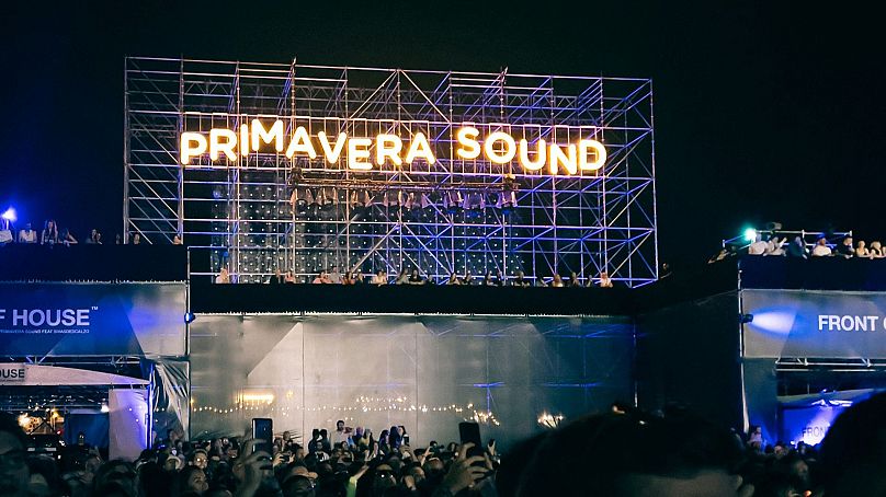 Akcja Primavera Sound rozgrywa się na nabrzeżu Barcelony.