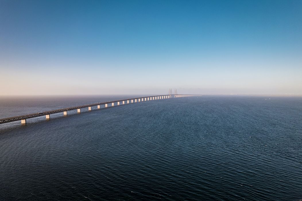 Most Øresund rozciąga się na długości prawie 5 mil od Kopenhagi do Malmö