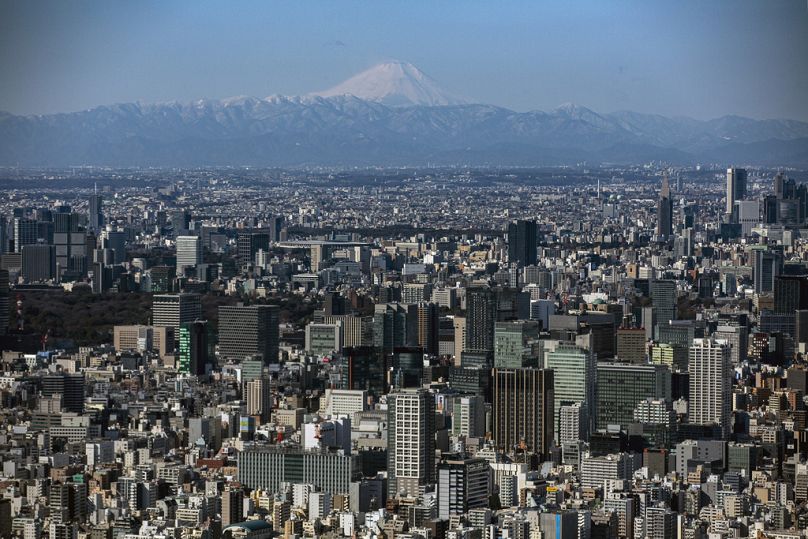Górę Fuji widać wyraźnie z Tokio, które nie stawia żadnych ekranów