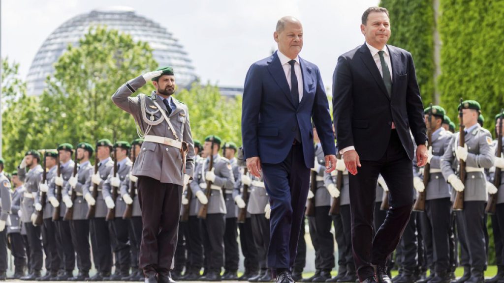 German Chancellor Olaf Scholz, centre, and Portugal