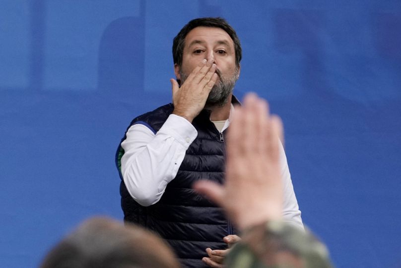 Matteo Salvini, lider skrajnie prawicowej partii Liga, uczestniczy w: 