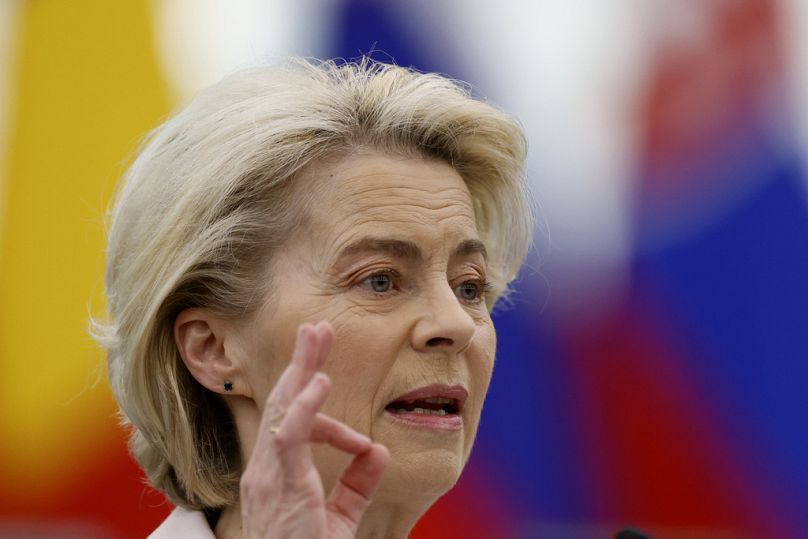 Przewodnicząca Komisji Europejskiej Ursula von der Leyen przemawia podczas sesji w Parlamencie Europejskim w Strasburgu, kwiecień 2024 r.