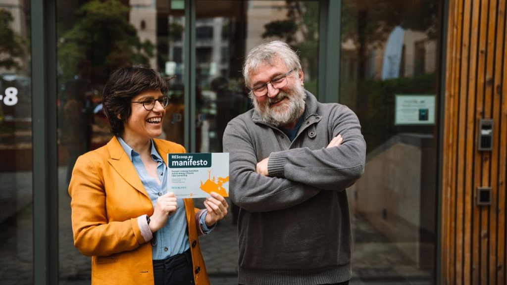 Belgian energy minister Tinne Van der Straeten and the president of energy cooperatives