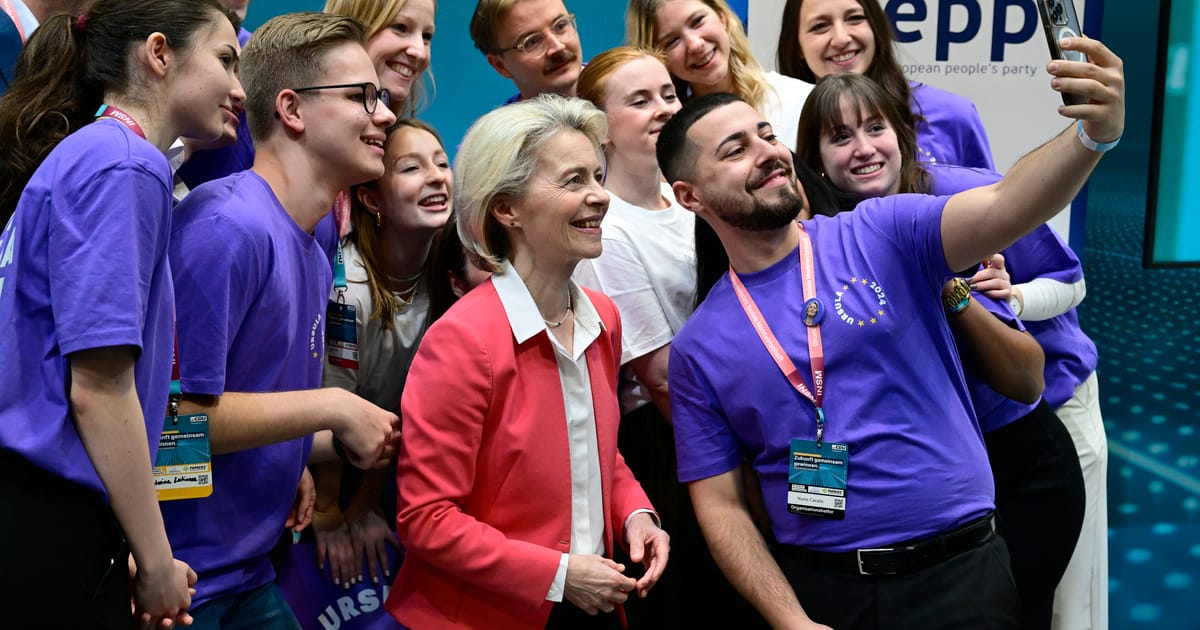 W kampanii z von der Leyen: latte, selfie i sztuczna krew