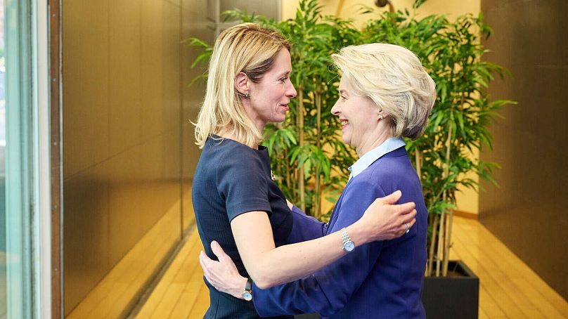 Premier Estonii Kaja Kallas obejmuje przewodniczącą Komisji Europejskiej Ursulę von der Leyen