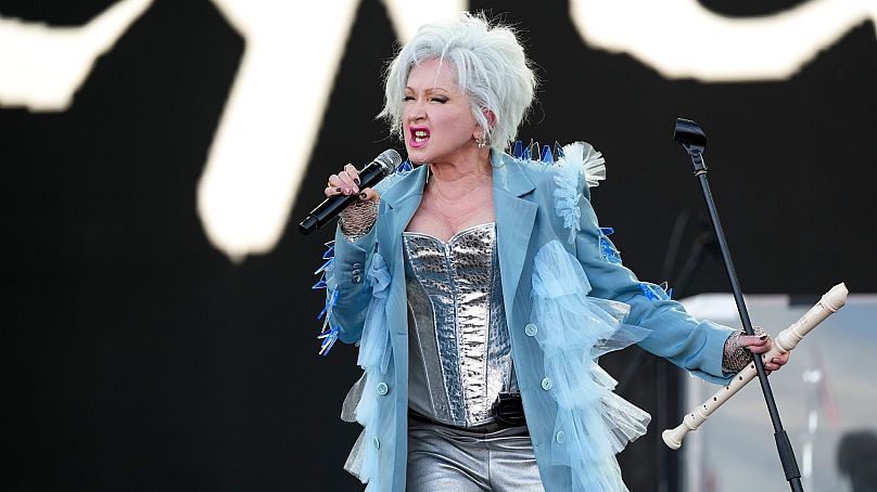 Cyndi Lauper występuje podczas festiwalu Glastonbury w Worthy Farm, Somerset, Anglia, w sobotę 29 czerwca 2024 r.