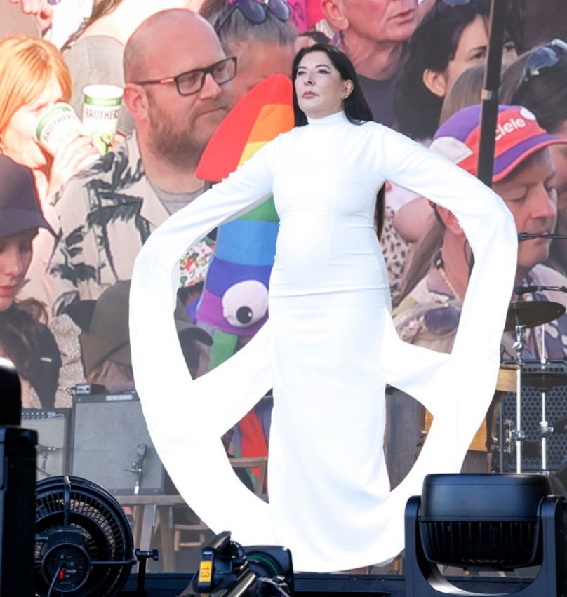 Serbska artystka Marina Abramović wzywa do pokoju i siedmiu minut ciszy w Glastonbury