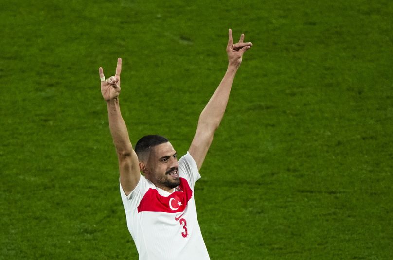 Merih Demiral z Turcji świętuje po strzeleniu drugiego gola przeciwko Austrii w 1/8 finału Euro 2024