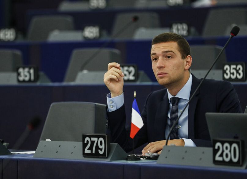 Jordan Bardella, młody francuski eurodeputowany, powróci jako przewodniczący jednej ze skrajnie prawicowych grup