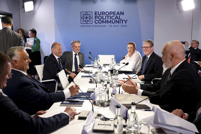 Premier Albanii Edi Rama, premier Wielkiej Brytanii Keir Starmer, premier Danii Mette Frederiksen, premier Holandii Dick Schoof, kanclerz Niemiec Olaf Scholz i premier Węgier Viktor Orban