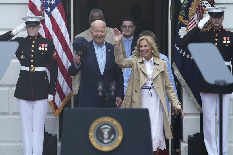 Prezydent Joe Biden i Pierwsza Dama Jill Biden przybywają do Waszyngtonu, aby porozmawiać z żołnierzami w czynnej służbie i ich rodzinami, czwartek, 4 lipca 2024 r. 