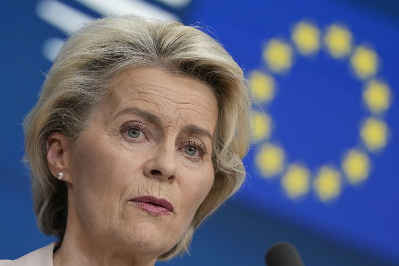 Przewodnicząca Komisji Europejskiej Ursula von der Leyen przemawia na konferencji prasowej podczas szczytu UE w Brukseli, październik 2023 r.