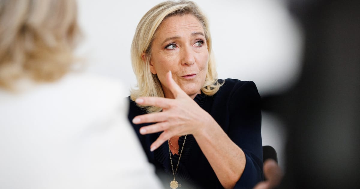 Le Pen oskarża Macrona o „administracyjny zamach stanu”