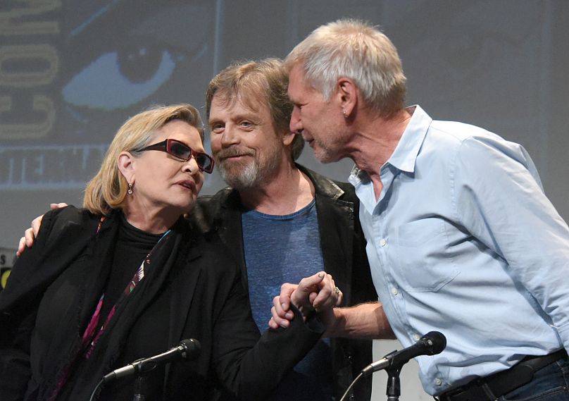 Carrie Fisher (od lewej), Mark Hamill i Harrison Ford uczestniczą w wydarzeniu Lucasfilm "Gwiezdne Wojny: Przebudzenie Mocy" w dniu 18 grudnia 2015 r.