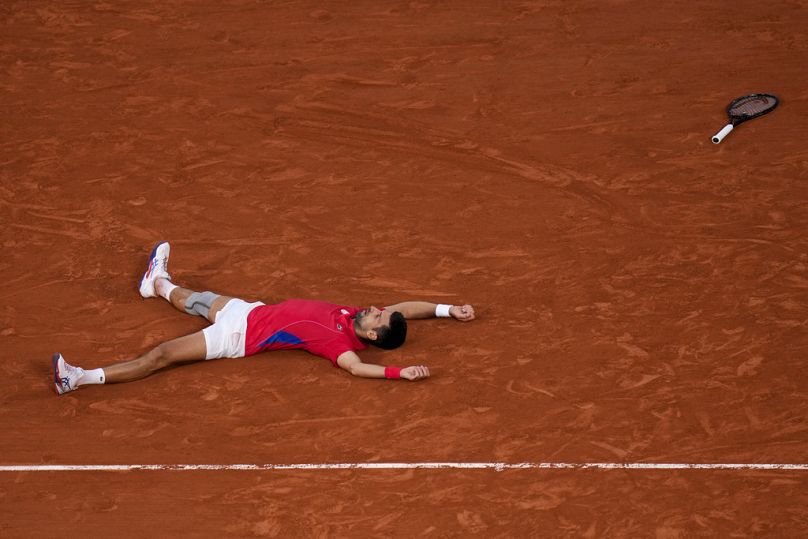 Serbski Novak Djokovic świętuje zwycięstwo nad Włochem Lorenzo Musettim w półfinałowym meczu tenisowym singla mężczyzn