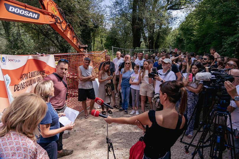 Pierwszy z kilku dużych protestów.