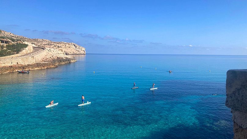 Paddleboarding w Cala San Vicente.