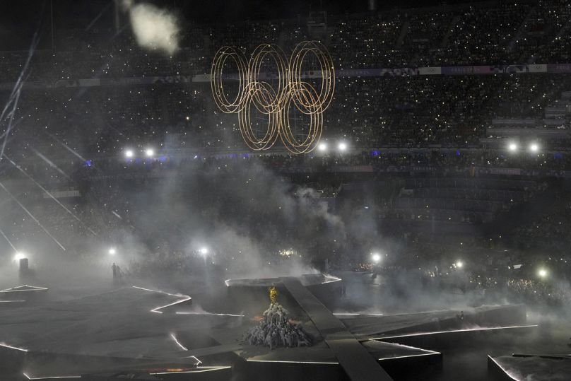 Artyści występują podczas ceremonii zamknięcia Letnich Igrzysk Olimpijskich 2024 na Stade de France, niedziela, 11 sierpnia 2024 r., w Saint-Denis we Francji