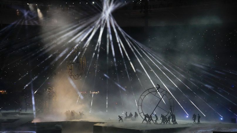 Artyści występują podczas ceremonii zamknięcia Letnich Igrzysk Olimpijskich 2024 na Stade de France, w niedzielę 11 sierpnia 2024 r. w Saint-Denis we Francji.