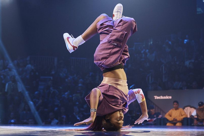 Logan Edra, znana również jako B-Girl Logistx, ze Stanów Zjednoczonych bierze udział w finale światowym B-girl Red Bull BC One w Hammerstein Ballroom w sobotę 12 listopada 2022 r.