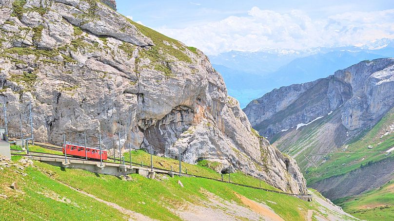 Kolej zębata na górę Pilatus, Szwajcaria.