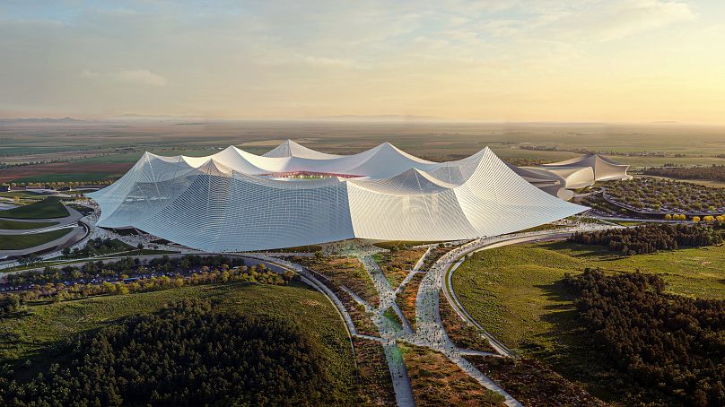 Stadion oddalony jest o 10 km od Casablanki 