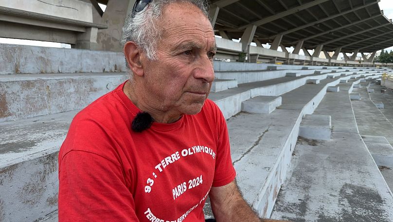 Serge Reitchess, były nauczyciel wychowania fizycznego, rzecznik CoPer 93, lokalnego ruchu na rzecz promocji sportu w szkole. Stade de la Briqueterie, Seine-Saint-Denis 