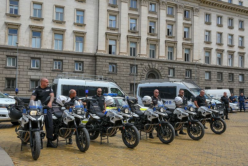 Widziano policję demonstrującą przed budynkiem prezydenckim w Sofii.