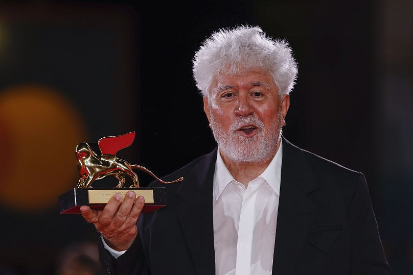 Pedro Almodovar ze swoim Złotym Lwem