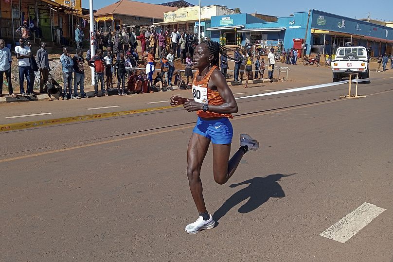 Rebecca Cheptegei bierze udział w biegu ulicznym Discovery 10 km w Ugandzie, 20 stycznia 2023 r. 