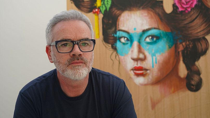 Fin DAC na zdjęciu w swoim studiu End Mile. 