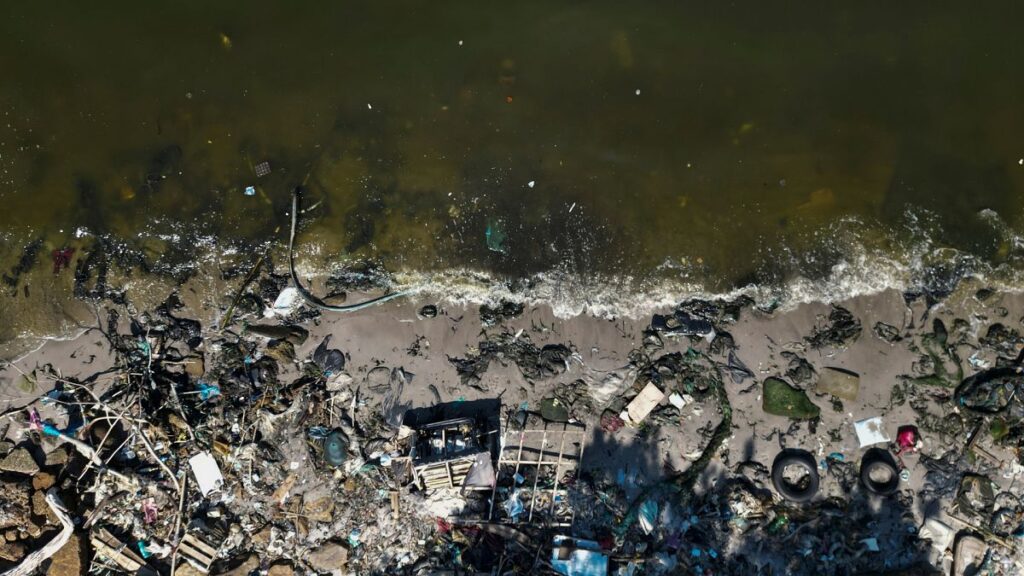 Prawie 100 krajów wymaga ambitnego globalnego traktatu do zakończenia zanieczyszczenia tworzyw sztucznych na szczycie OMAN ONAN