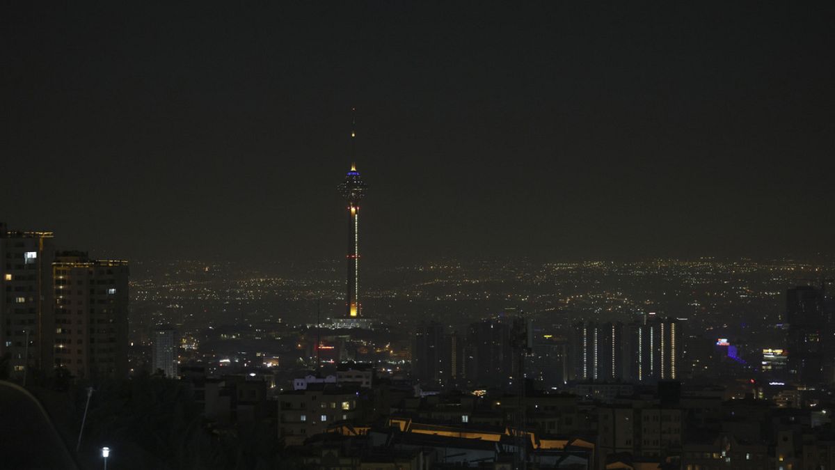 Izrael wystrzela falę odwetowych nalotów przeciwko wrogowi Iranowi