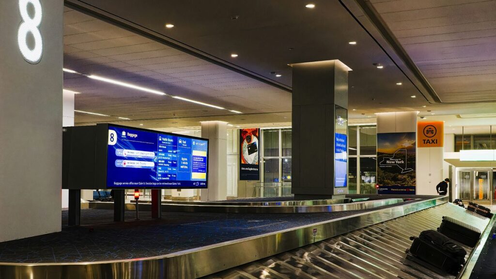 Samoobsługowe worki i elektroniczne tagi: Dlaczego linie lotnicze są teraz mniej skłonne do utraty bagażu